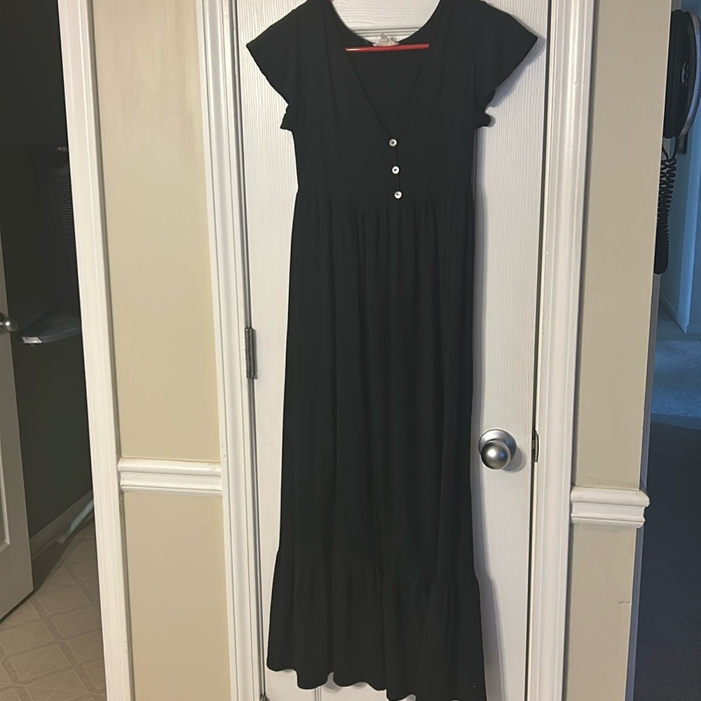 Black maxi dress size small